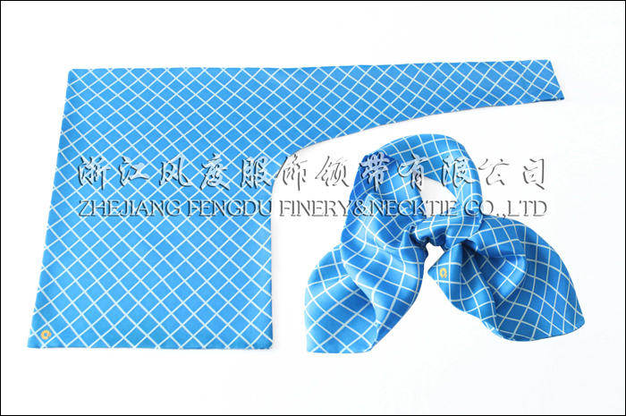 服銷(xiāo)部展廳 真絲雙層刀型絲巾