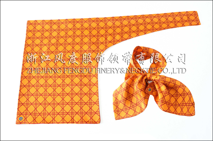服銷(xiāo)部展廳 真絲雙層刀型絲巾
